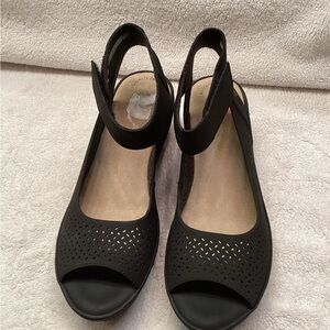 Clarks women’s shoes size 8.5M